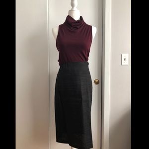 Sleeveless turtleneck